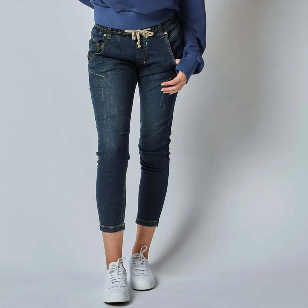 ACTIVE JEANS