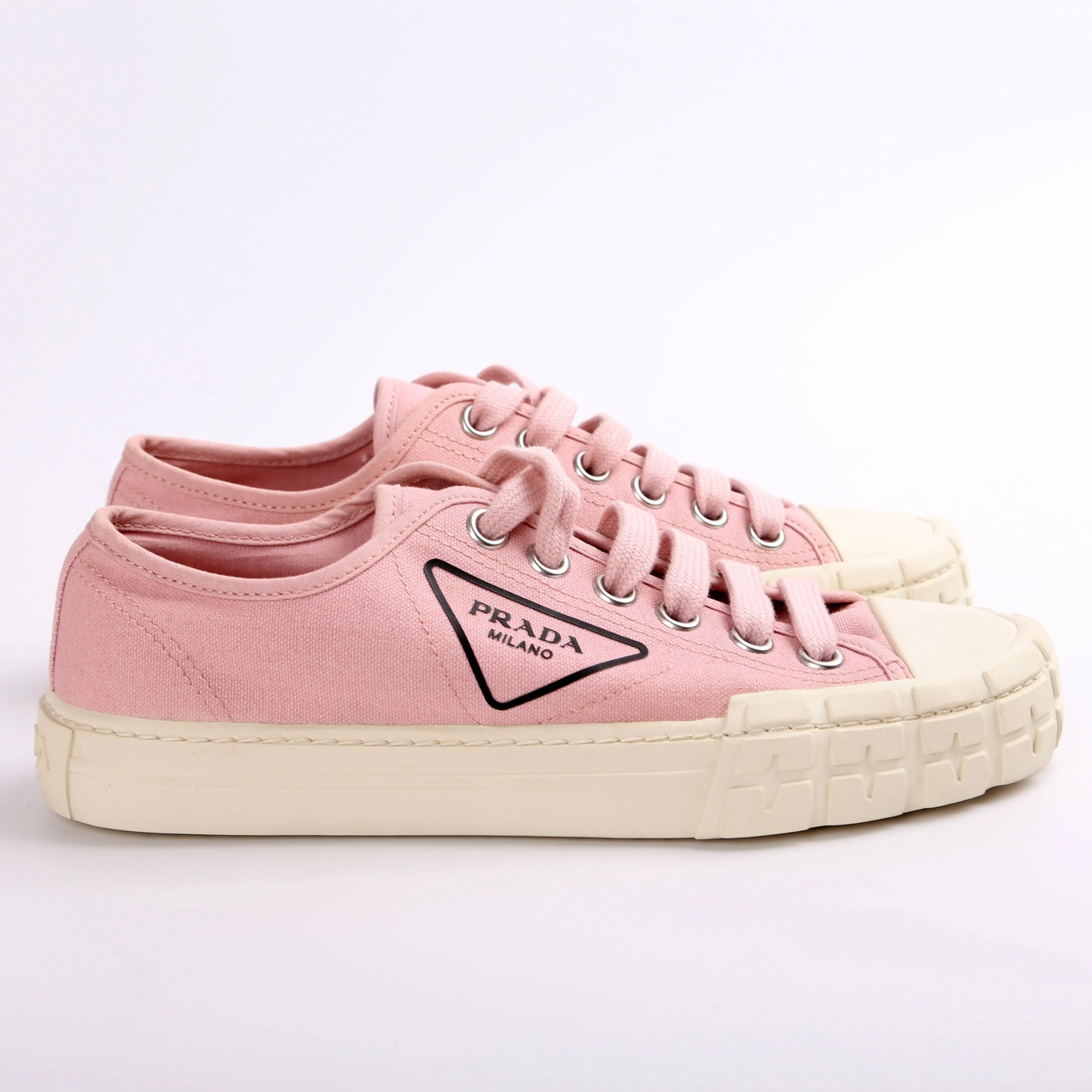 Canvas Logo Wheel Sneakers Size 38