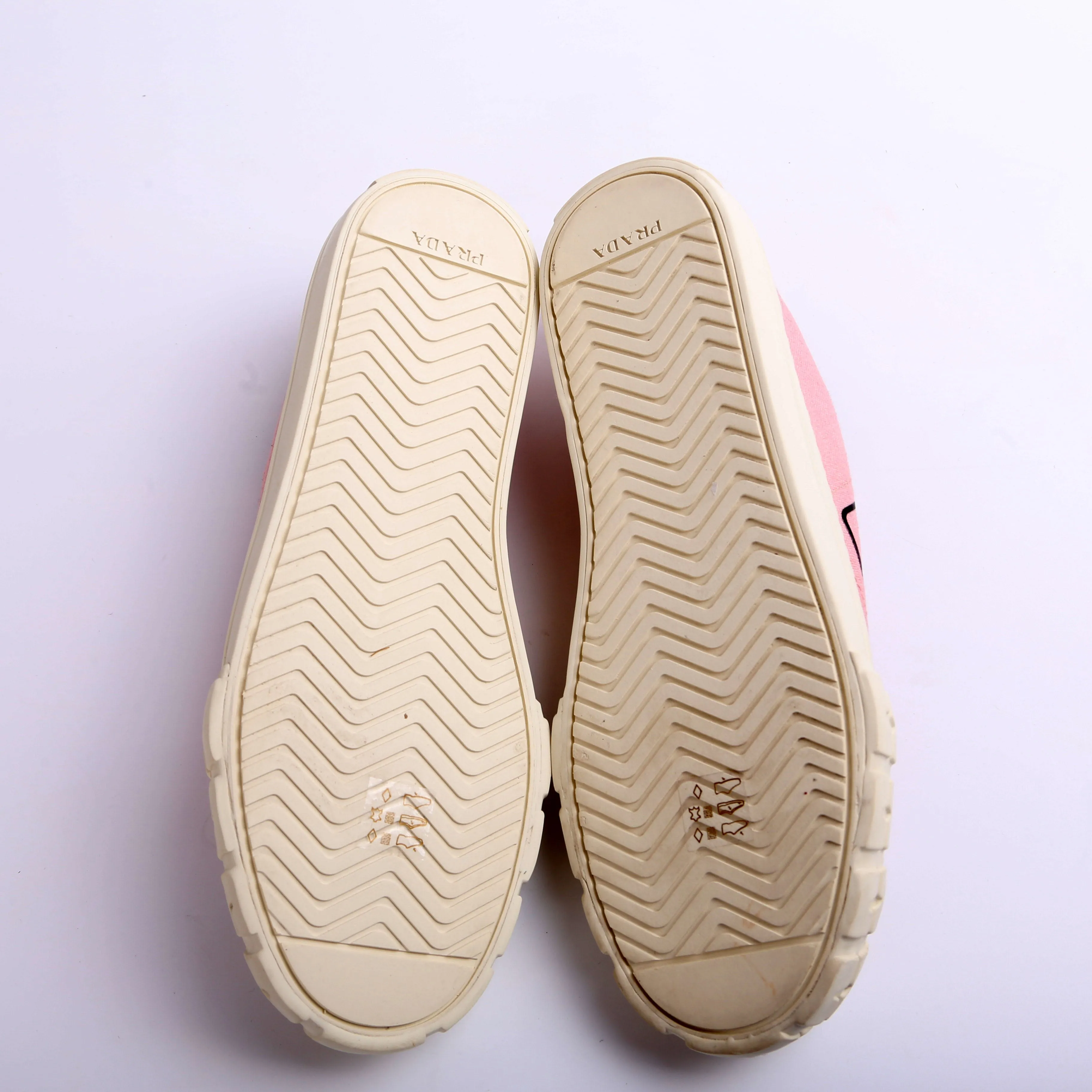 Canvas Logo Wheel Sneakers Size 38