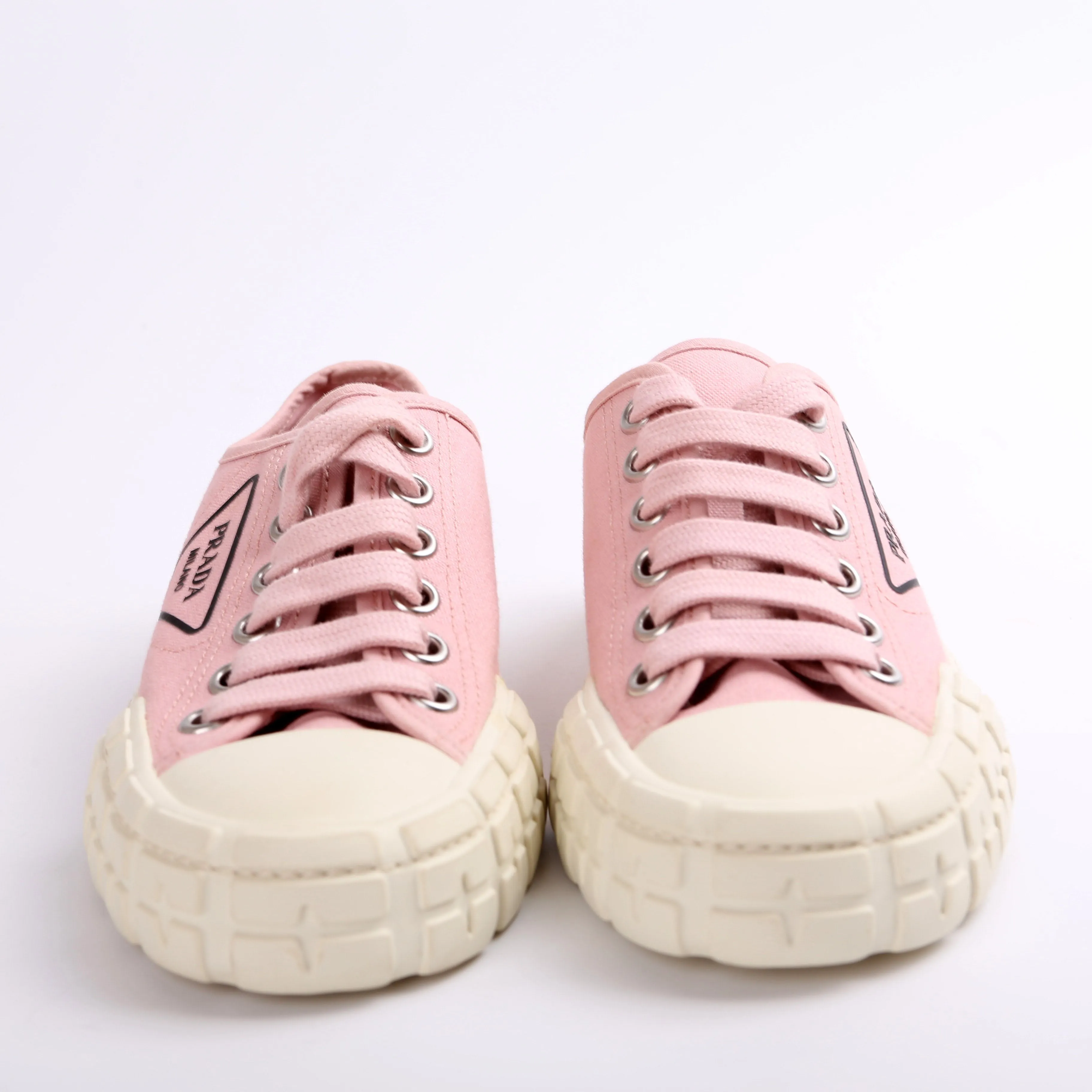 Canvas Logo Wheel Sneakers Size 38