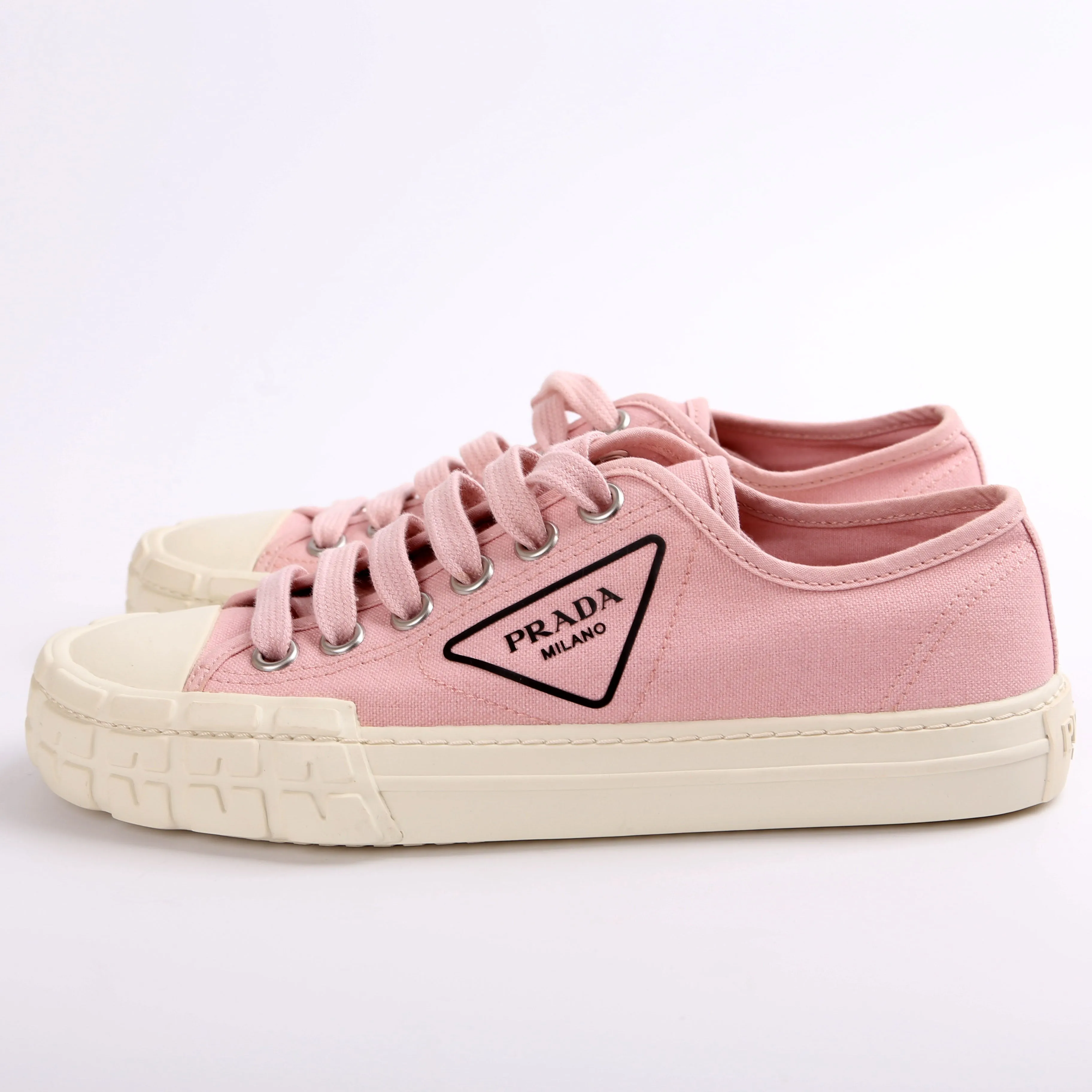 Canvas Logo Wheel Sneakers Size 38