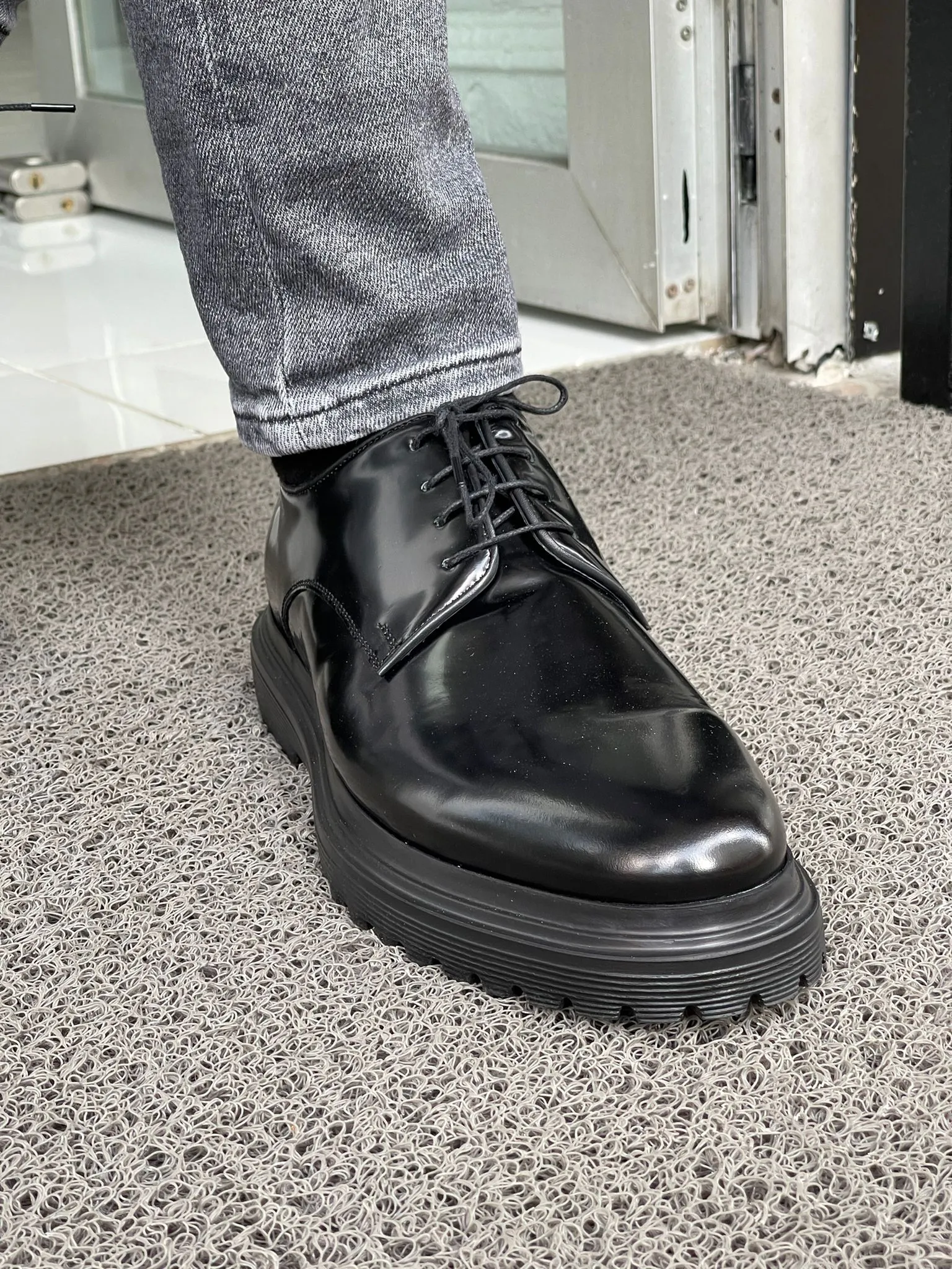 James Eva Sole Laced Up Black Leather Shoes
