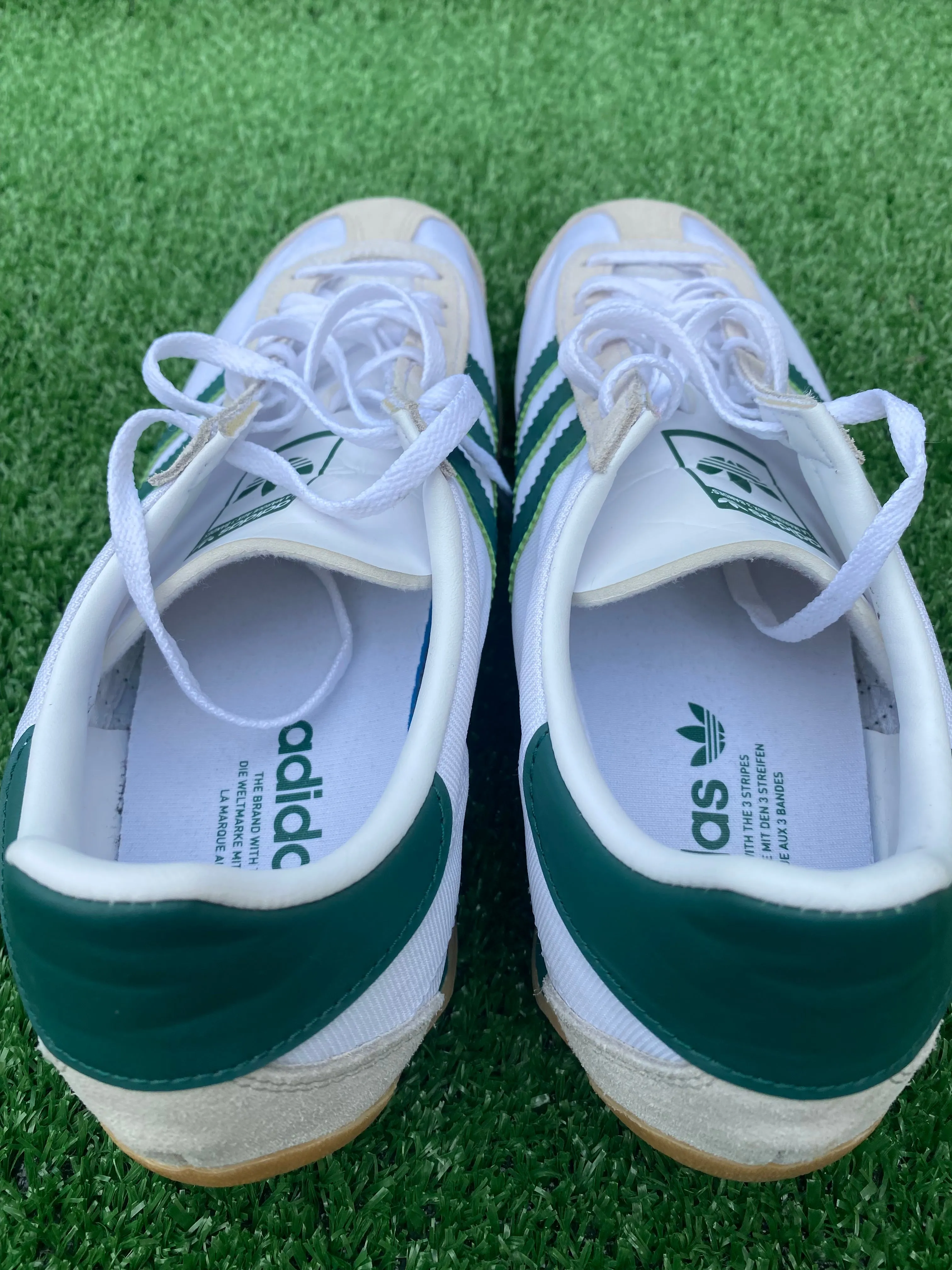 NEW Adidas Originals Country White / Green UK Size 9 Mans Mens EU 43 Trainers Shoes NEW