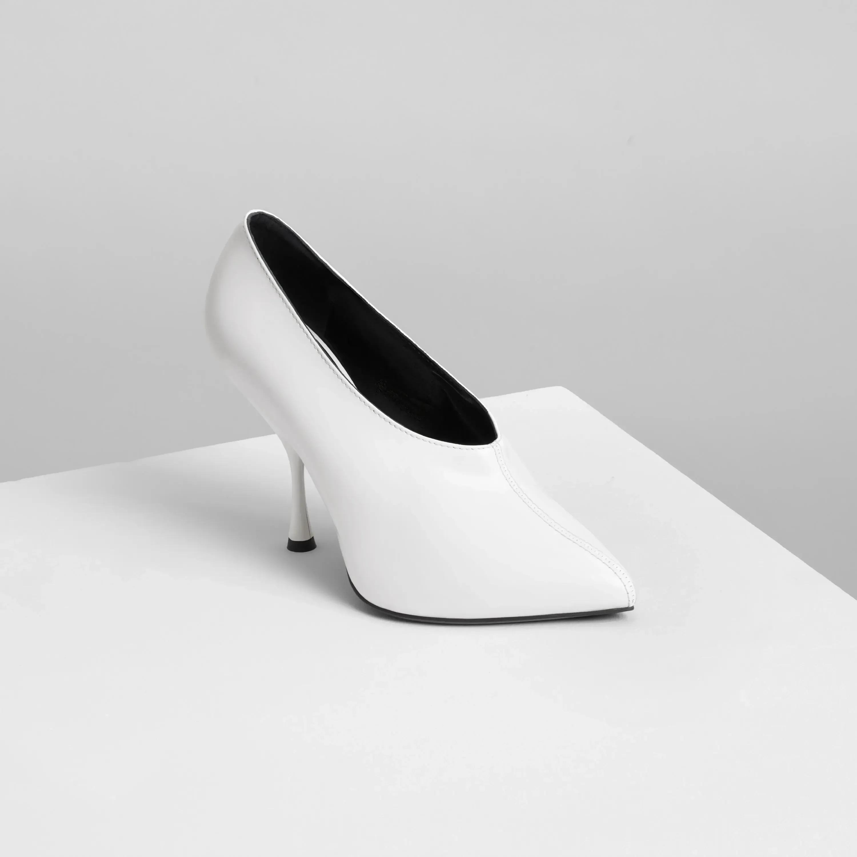 POINT PUMP 105 | white leather