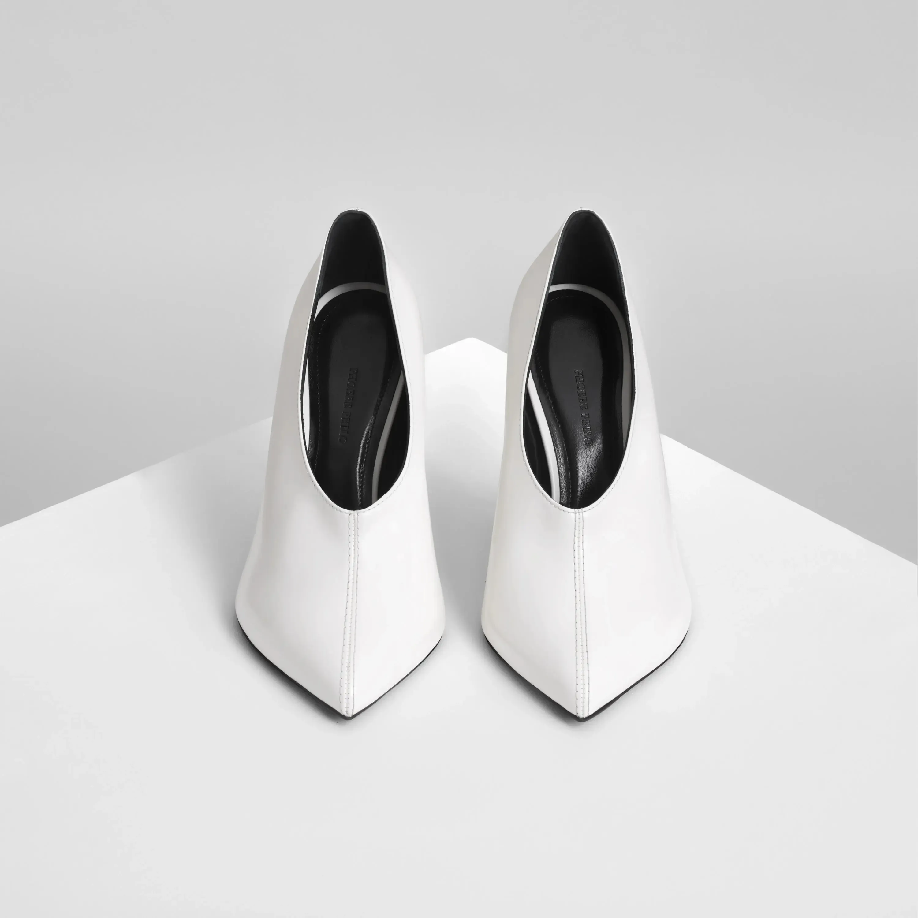 POINT PUMP 105 | white leather