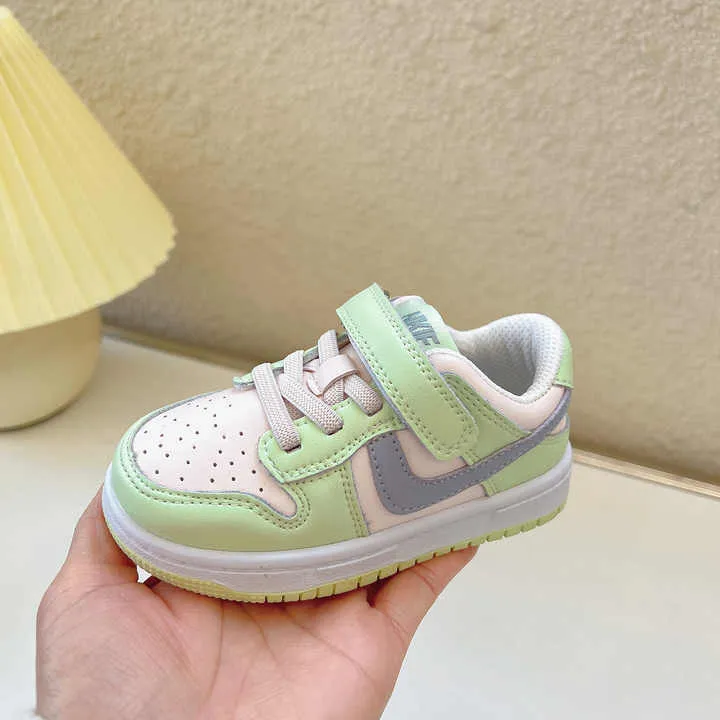 Stylish children's shoes for boys and girls . أحذية أطفال أنيقة للأولاد والبنات