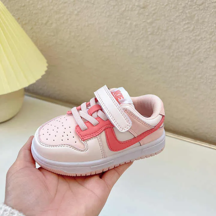 Stylish children's shoes for boys and girls . أحذية أطفال أنيقة للأولاد والبنات