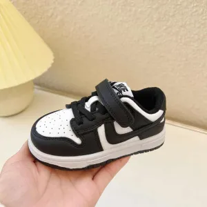 Stylish children's shoes for boys and girls . أحذية أطفال أنيقة للأولاد والبنات