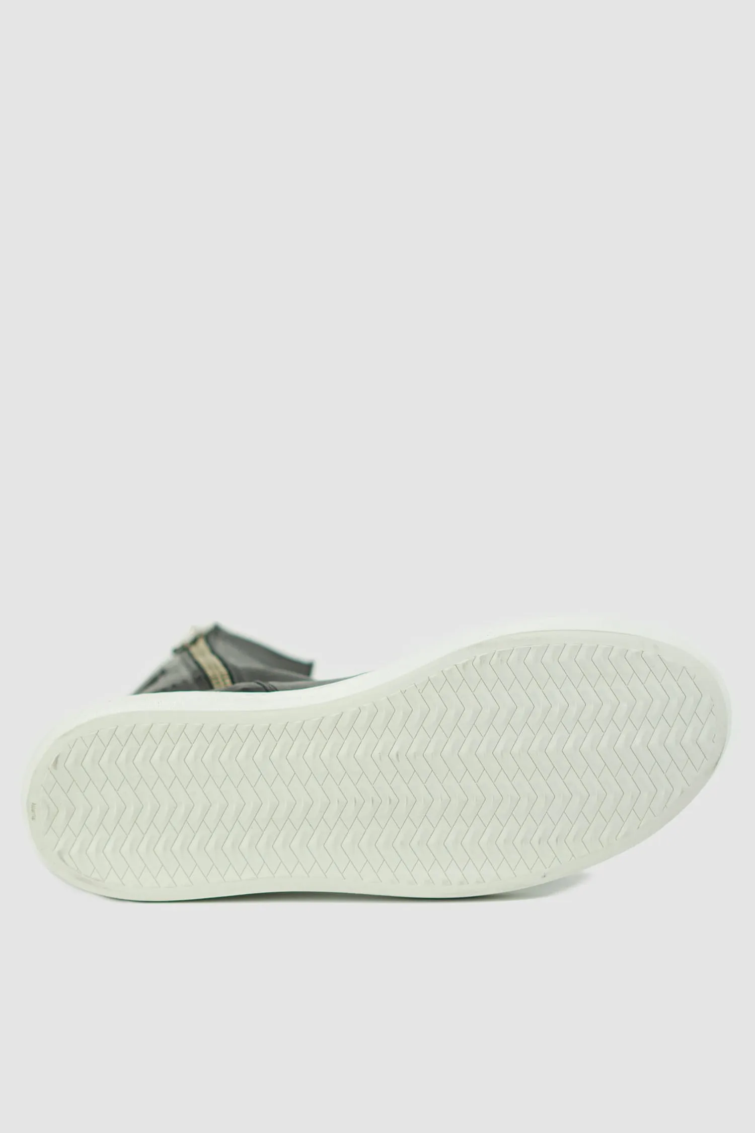 Wolt High Top Sneaker Black/White